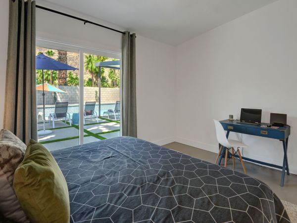 Palm Springs Home 991835