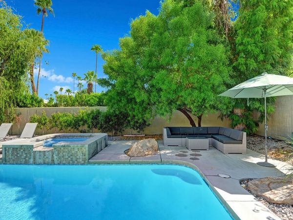 Four Bedroom Designer Home In Palms Springs