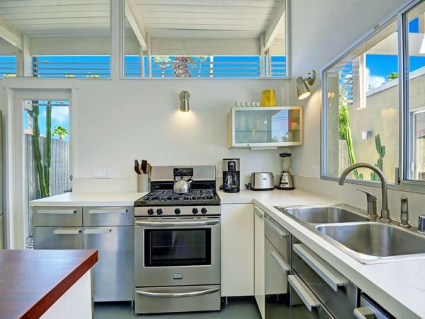 Four Bedroom Designer Home In Palms Springs