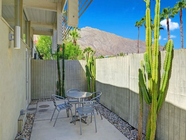 Four Bedroom Designer Home In Palms Springs