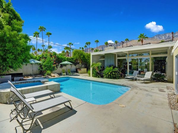 Four Bedroom Designer Home In Palms Springs