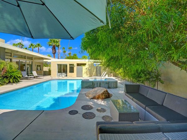 Four Bedroom Designer Home In Palms Springs