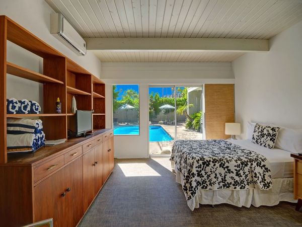 Four Bedroom Designer Home In Palms Springs