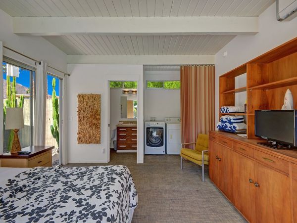 Four Bedroom Designer Home In Palms Springs