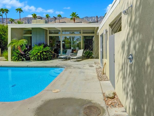 Four Bedroom Designer Home In Palms Springs