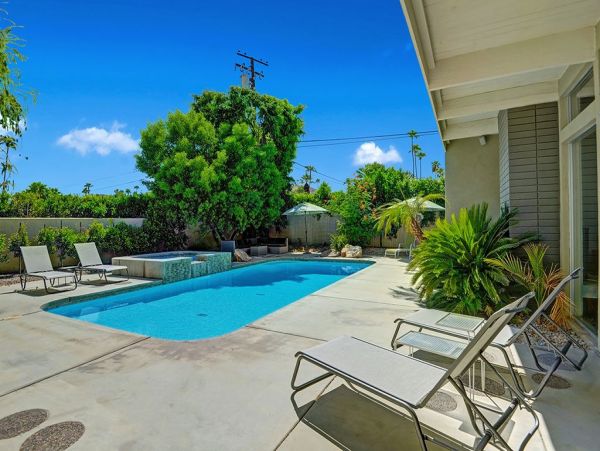 Four Bedroom Designer Home In Palms Springs