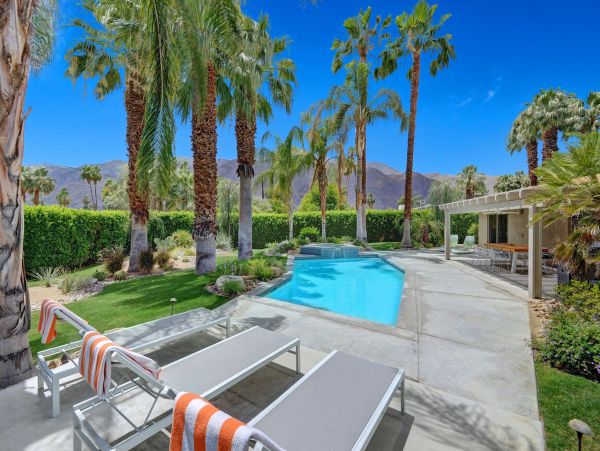 Palm Springs Home 991841
