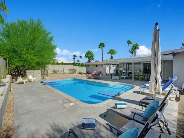 Charming Palm Springs Pool Vacation Home