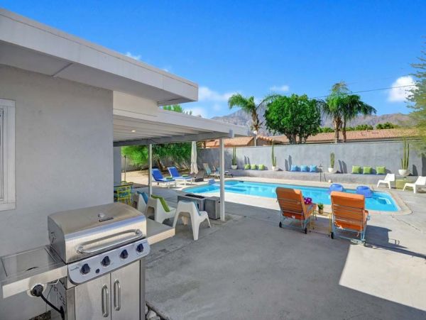 Charming Palm Springs Pool Vacation Home