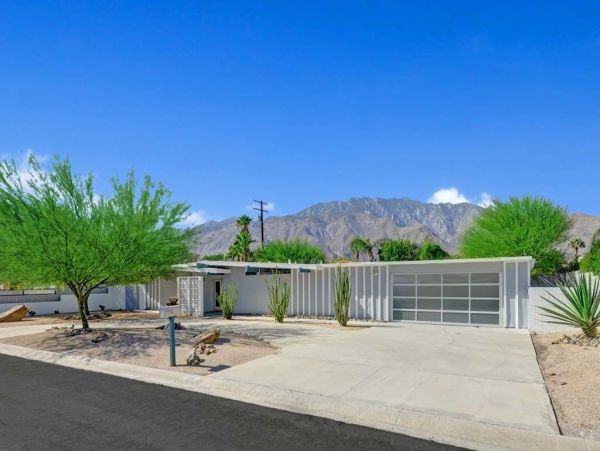 Charming Palm Springs Pool Vacation Home