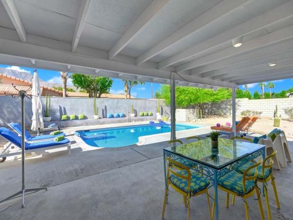 Charming Palm Springs Pool Vacation Home