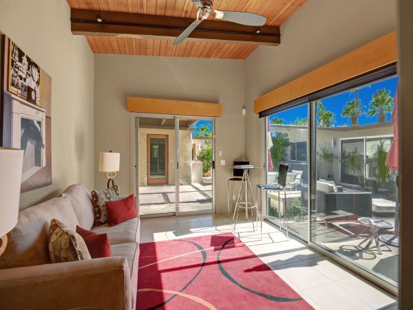 Palm Springs Home 991850
