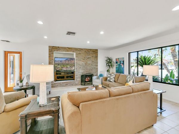 Palm Springs Home 991856