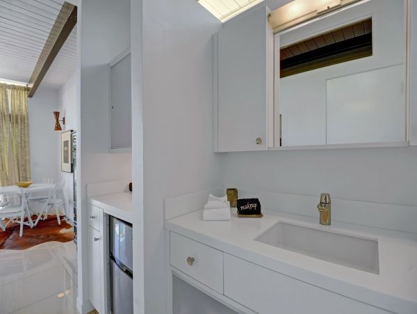 Sleek Minimalist Design Four Bedroom Home In Palm Springs