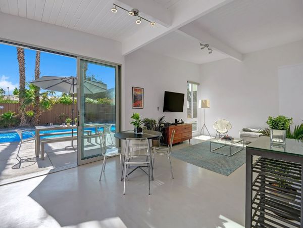 Palm Springs Home 991862