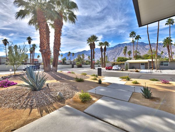 Palm Springs Home 991870