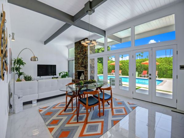 Palm Springs Home 991881