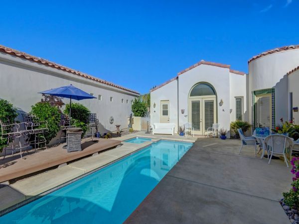 Two Bedroom Vacation Rental in Palm Springs Sleeps 4