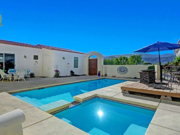 Two Bedroom Vacation Rental in Palm Springs Sleeps 4