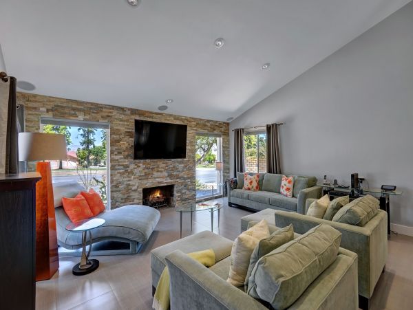 Palm Springs Home 991910