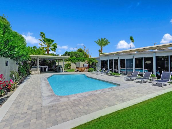 Palm Springs Home 991923