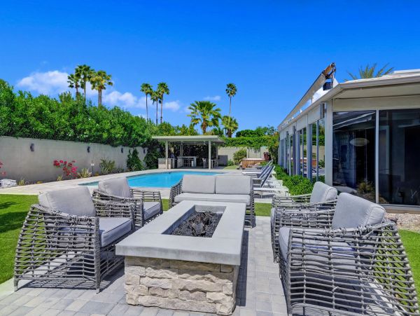Palm Springs Home 991923
