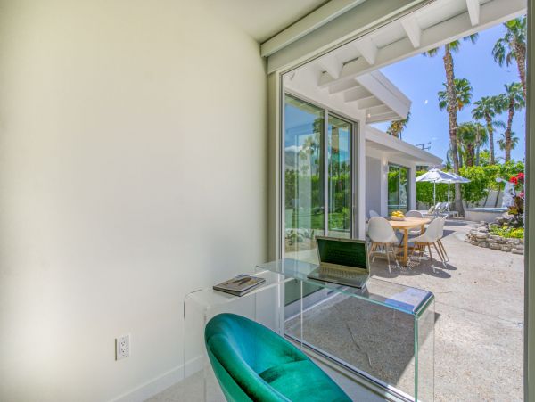 Palm Springs Home 991946
