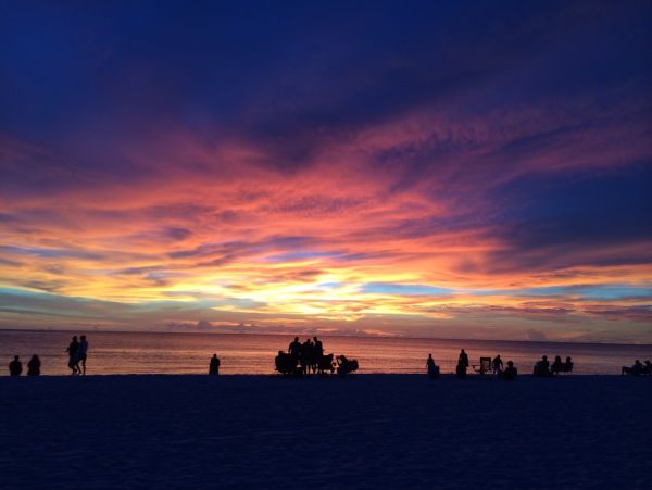 Olde Naples Top floor corner unit-Walk To Beach