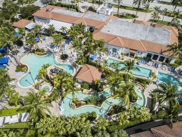 Olde Naples Top floor corner unit-Walk To Beach