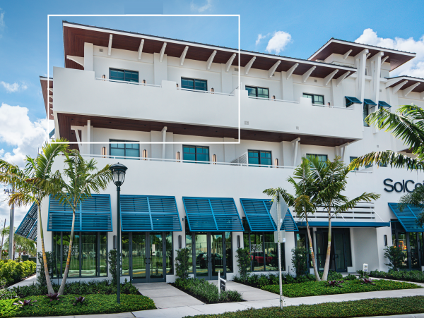 Olde Naples Top floor corner unit-Walk To Beach