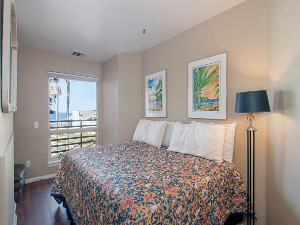 San Diego Beach Communities North Condo 991972