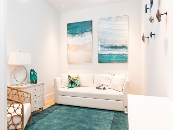 Contemporary Top foor unit walk to beach Olde Naples