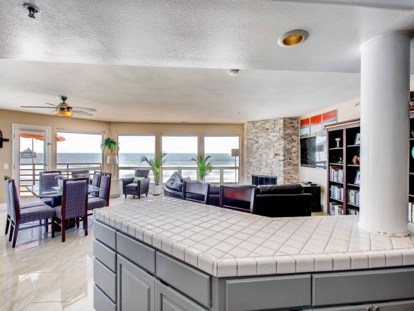 San Diego Beach Communities North Condo 991980