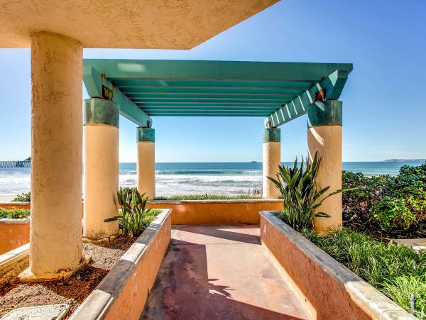 San Diego Beach Communities North Condo 991980