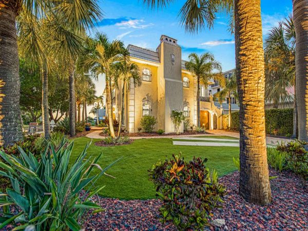 Nearly Beachfront Three Bedroom Rental Home in Siesta Key