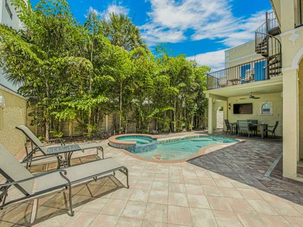 Nearly Beachfront Three Bedroom Rental Home in Siesta Key