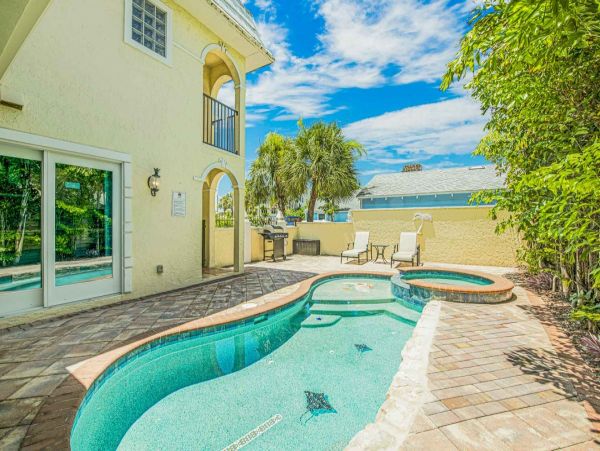 Nearly Beachfront Three Bedroom Rental Home in Siesta Key