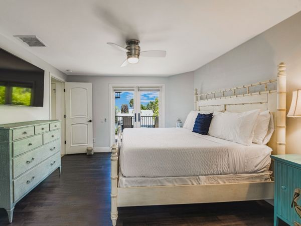 Nearly Beachfront Three Bedroom Rental Home in Siesta Key