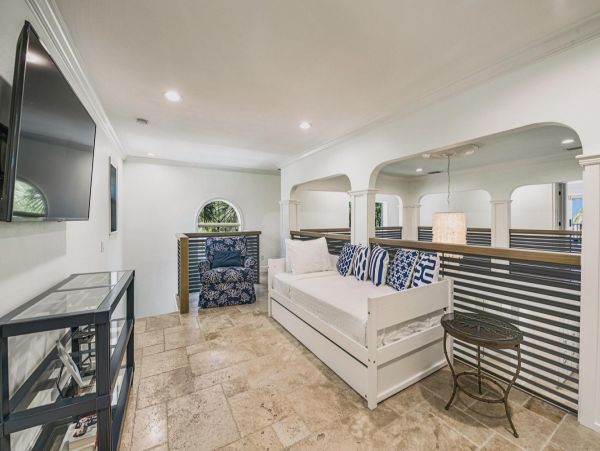 Nearly Beachfront Three Bedroom Rental Home in Siesta Key