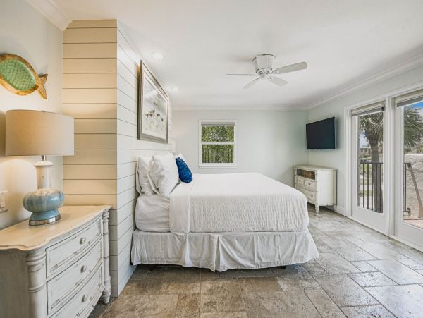 Nearly Beachfront Three Bedroom Rental Home in Siesta Key