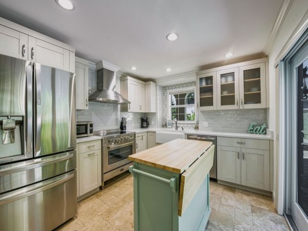 Nearly Beachfront Three Bedroom Rental Home in Siesta Key