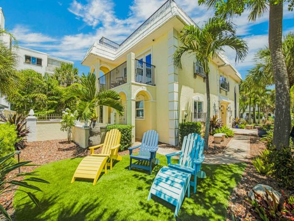 Nearly Beachfront Three Bedroom Rental Home in Siesta Key