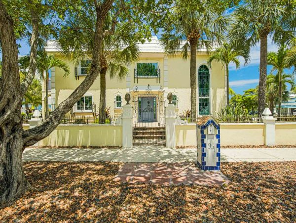 Nearly Beachfront Three Bedroom Rental Home in Siesta Key