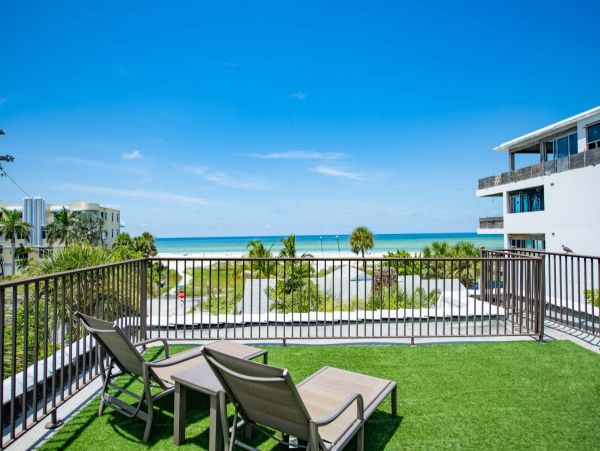 Nearly Beachfront Three Bedroom Rental Home in Siesta Key