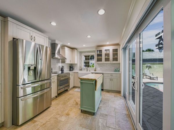 Nearly Beachfront Three Bedroom Rental Home in Siesta Key