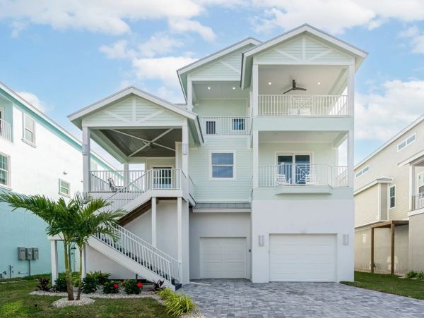 Fort Myers Beach Luxury Waterfront Home  5-Bedroom Vacation Rental with Pool & Gulf Views