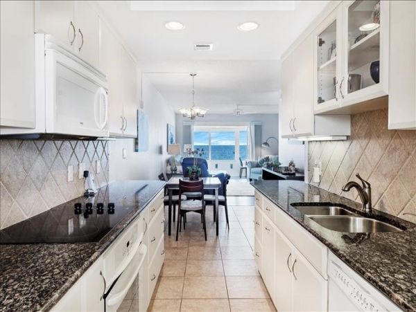 Sarasota Beachfront Vacation Condo Communal Pool Sleeps 4