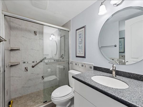 Sarasota Beachfront Vacation Condo Communal Pool Sleeps 4