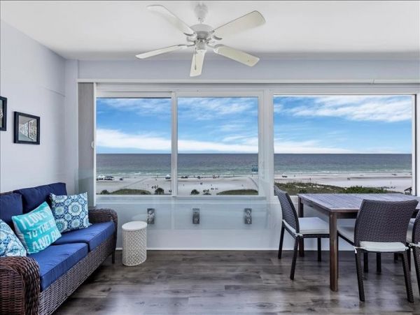 Sarasota Beachfront Vacation Condo Communal Pool Sleeps 4