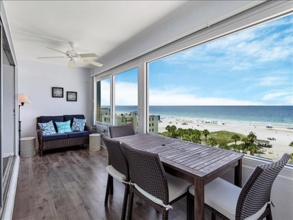 Sarasota Beachfront Vacation Condo Communal Pool Sleeps 4
